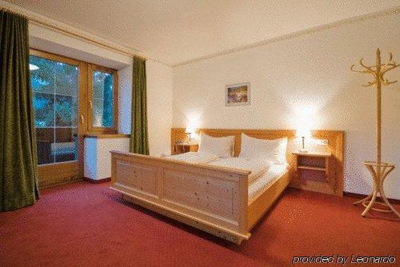 Hotel Reitlwirt Brixen im Thale Ruang foto