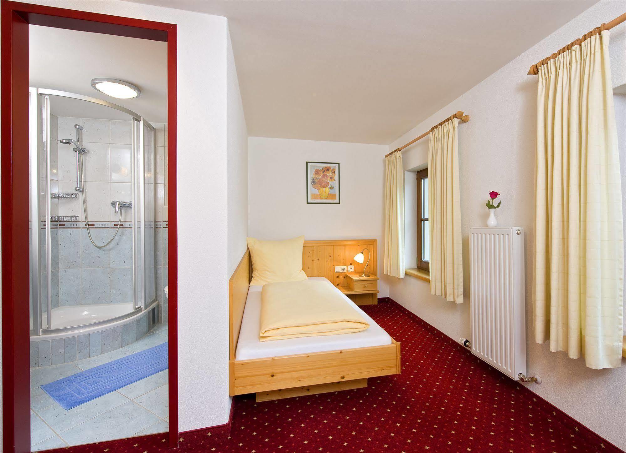 Hotel Reitlwirt Brixen im Thale Ruang foto