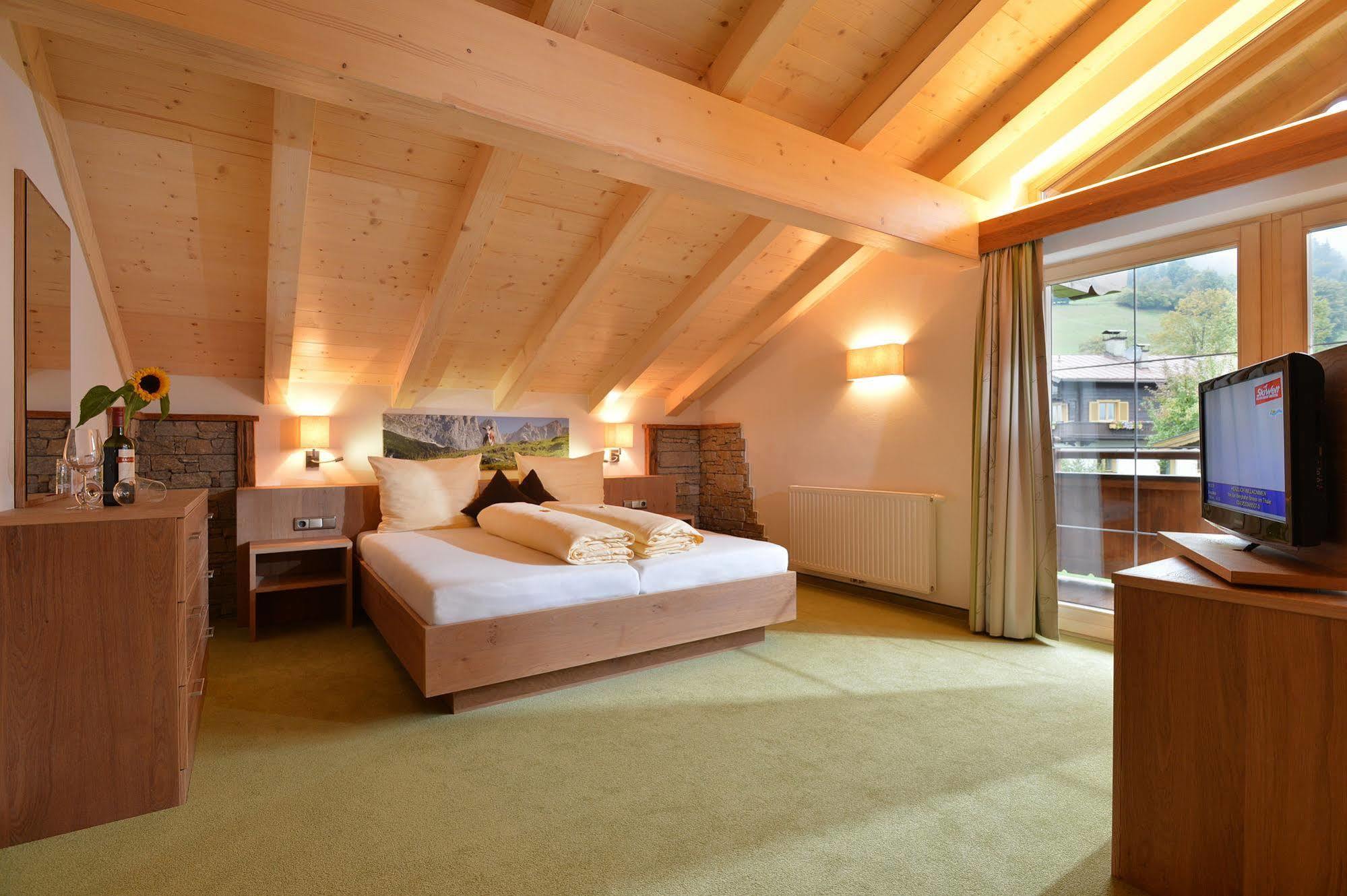 Hotel Reitlwirt Brixen im Thale Bagian luar foto