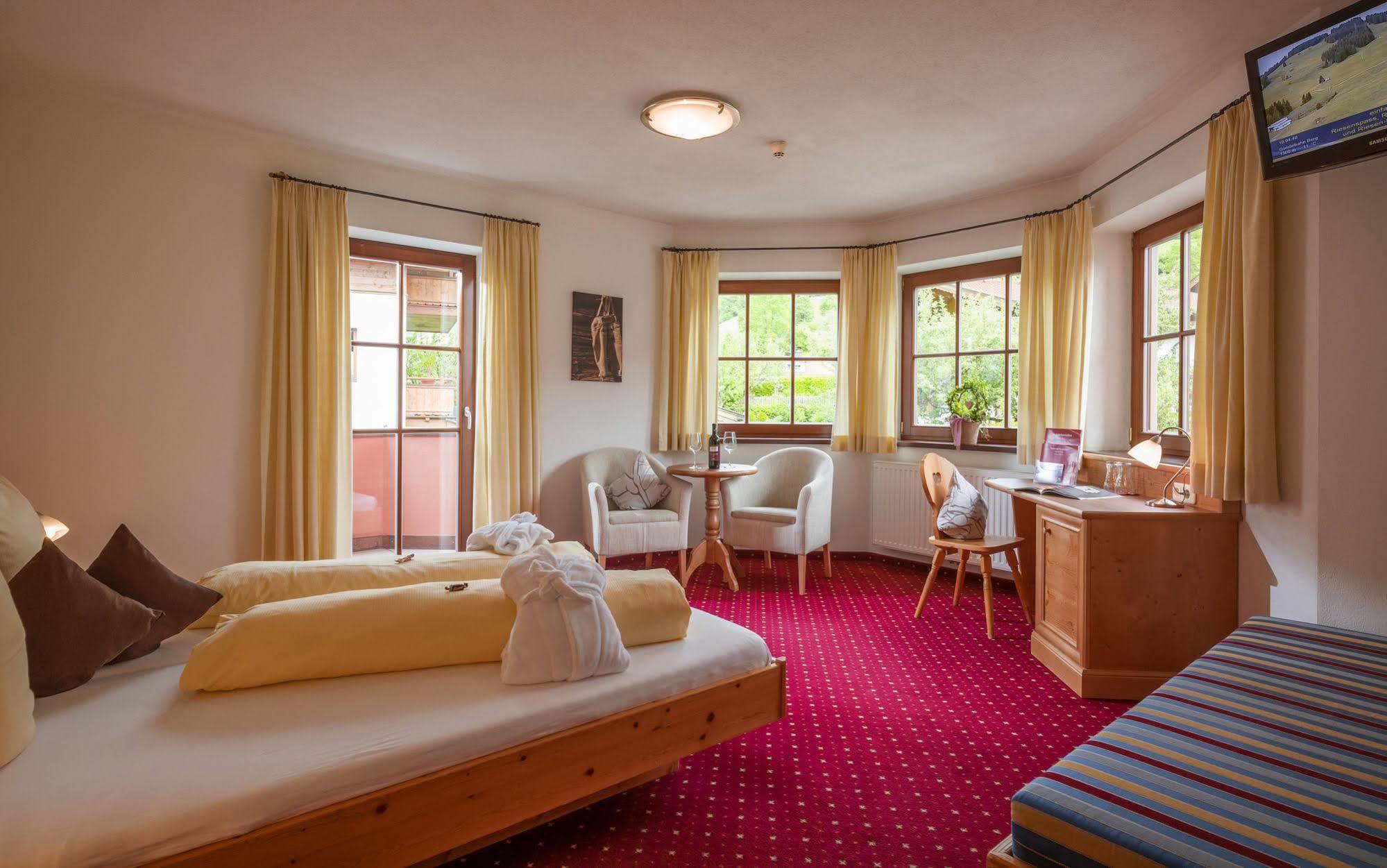 Hotel Reitlwirt Brixen im Thale Bagian luar foto